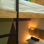 Reddoorz Holistic Pod Hostel Kuta