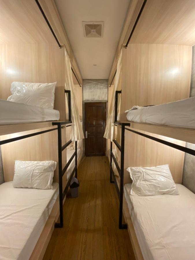 Hostel Holistic Pod Kuta *