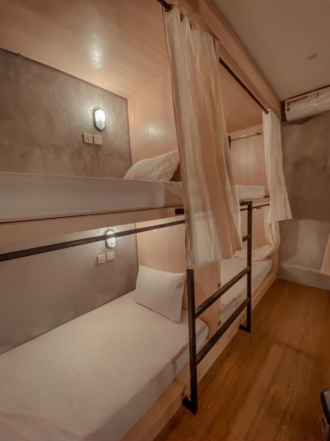 Hostel Holistic Pod Kuta