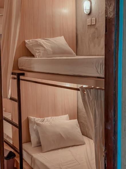 Hostel Holistic Pod Kuta