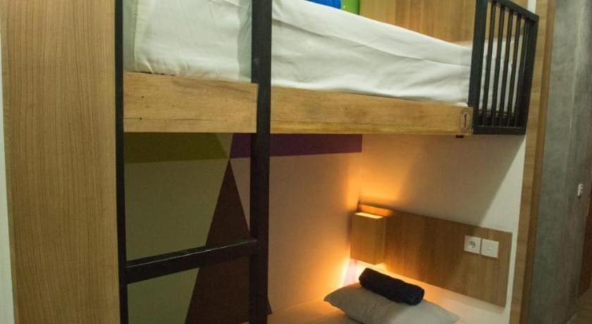 Holistic Pod Kuta Hostel *